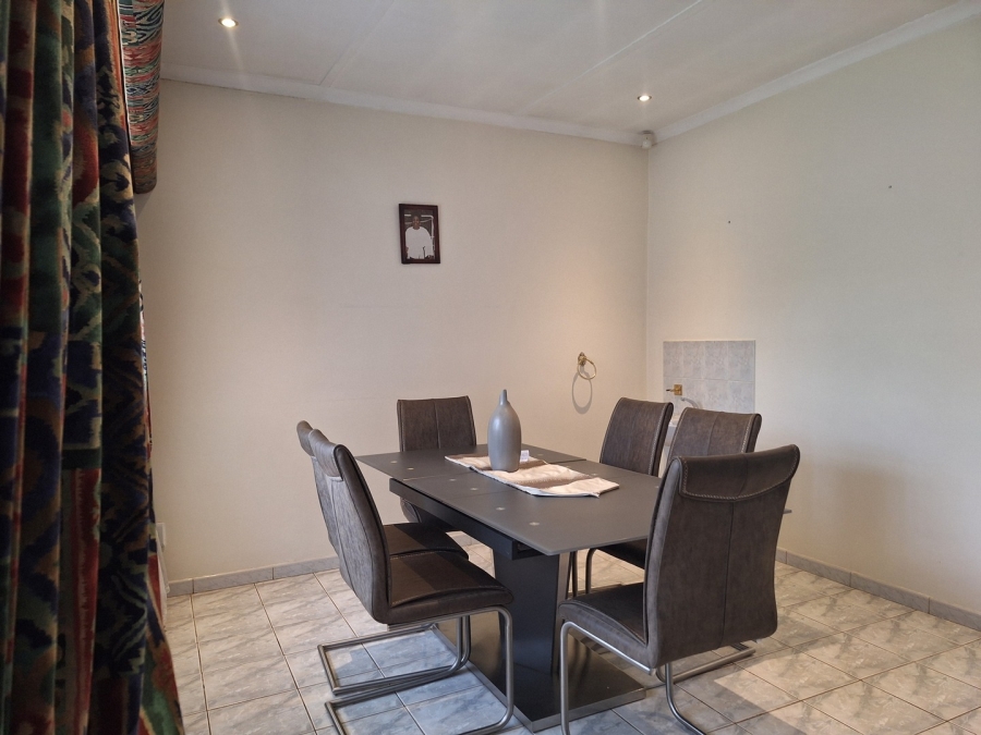 5 Bedroom Property for Sale in Mohadin North West